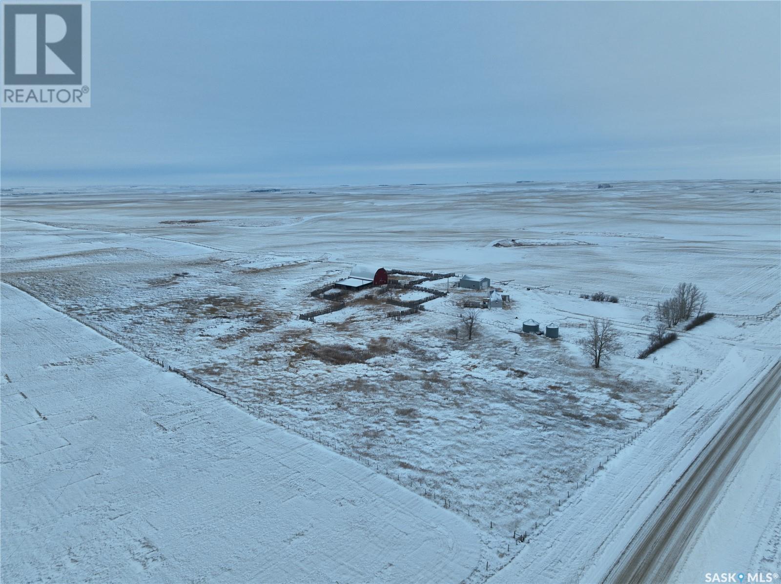 Lake Johnston Farm, Lake Johnston Rm No. 102, Saskatchewan  S0H 3G0 - Photo 14 - SK989069