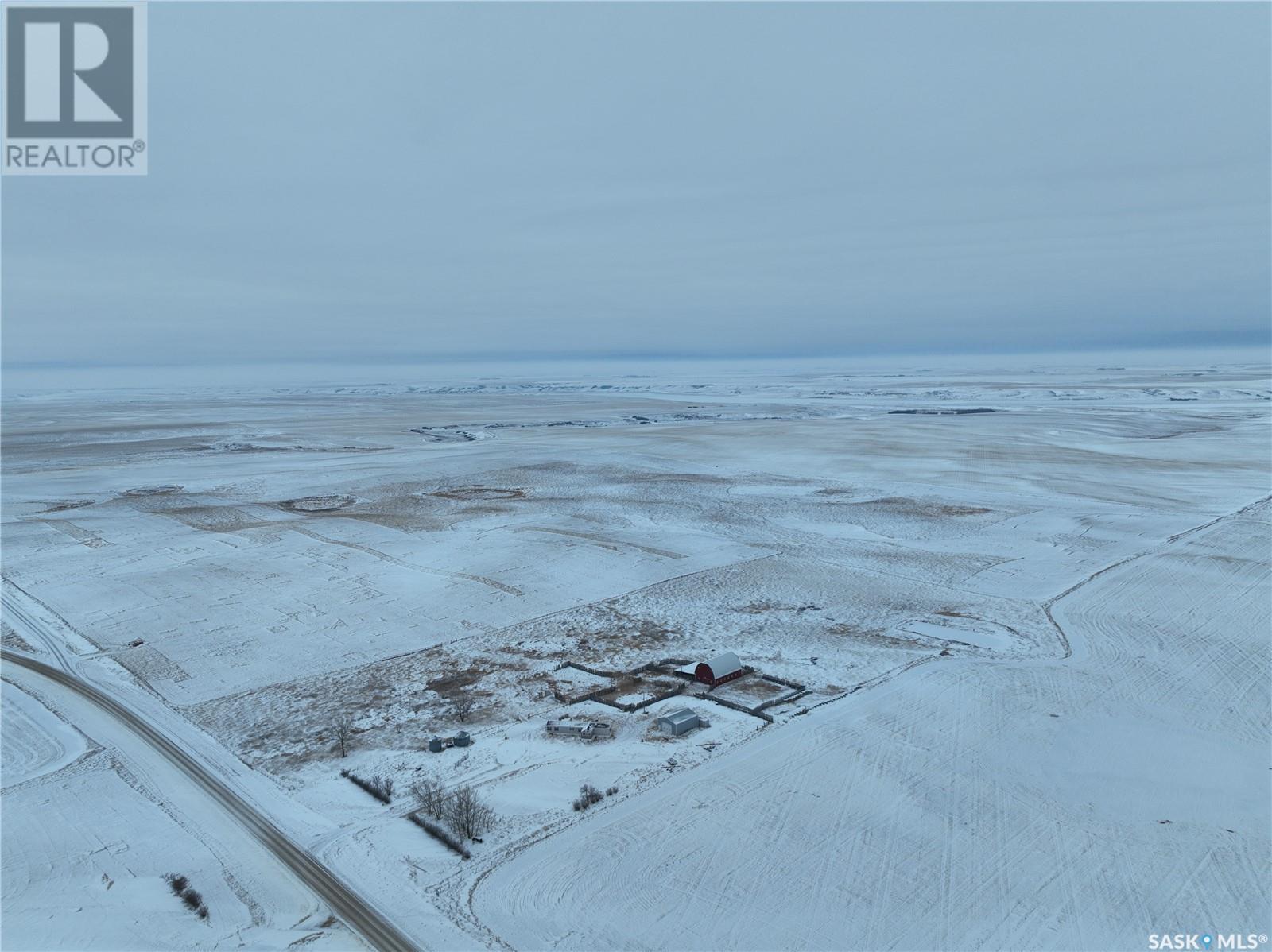 Lake Johnston Farm, Lake Johnston Rm No. 102, Saskatchewan  S0H 3G0 - Photo 2 - SK989069