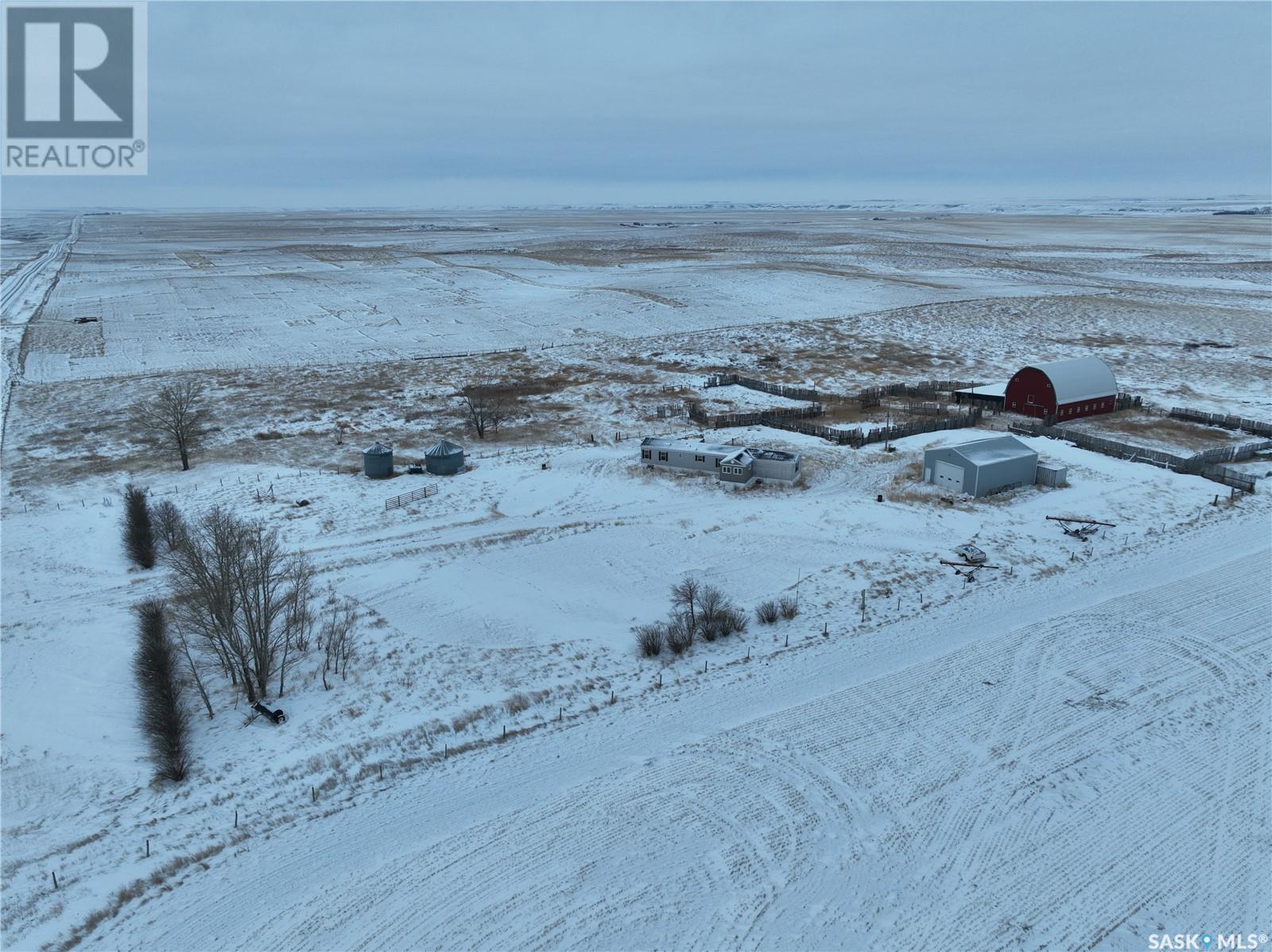 Lake Johnston Farm, Lake Johnston Rm No. 102, Saskatchewan  S0H 3G0 - Photo 21 - SK989069