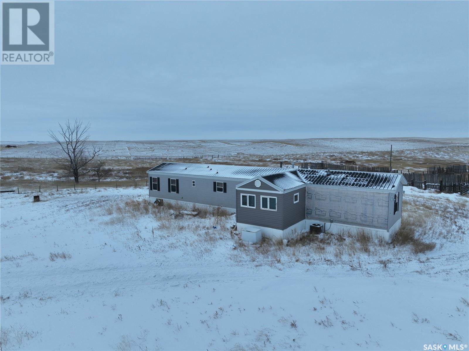 Lake Johnston Farm, Lake Johnston Rm No. 102, Saskatchewan  S0H 3G0 - Photo 25 - SK989069