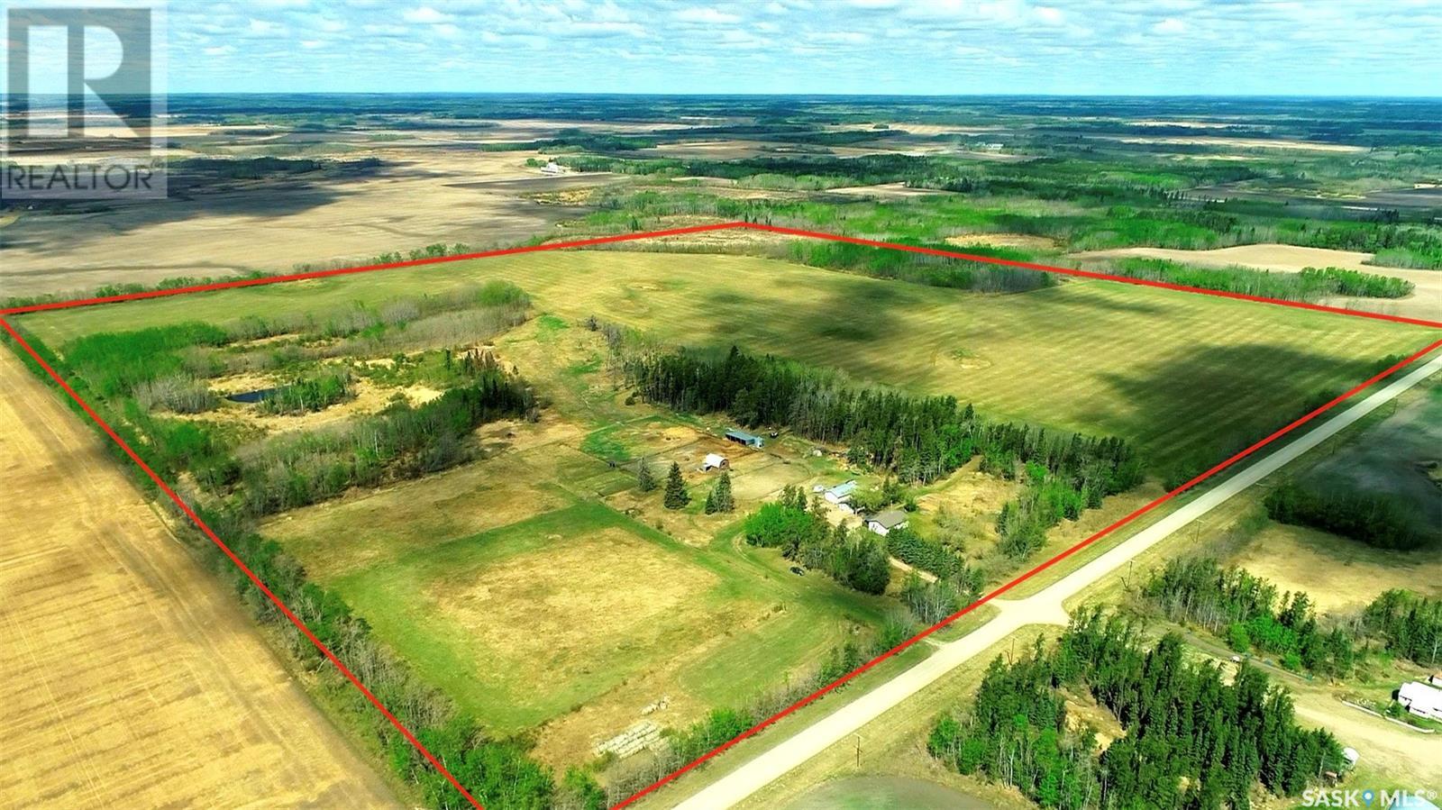 <div class="slider-price">$589,900</div><p>Smeaton Farm, Torch River Rm No. 488, Saskatchewan</p>